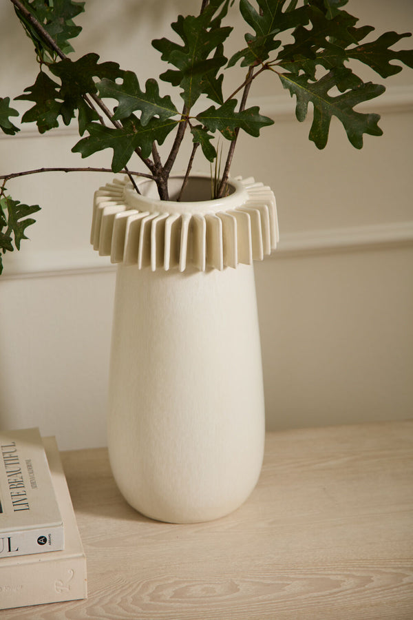 UMA Ceramic Vase – Sculptural Decorative Vase with Textured Rim