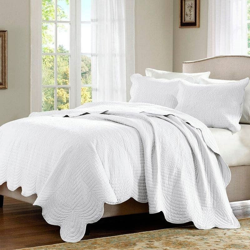 King Size 3 Piece Reversible Scalloped Edges Microfiber Quilt Set in White-0