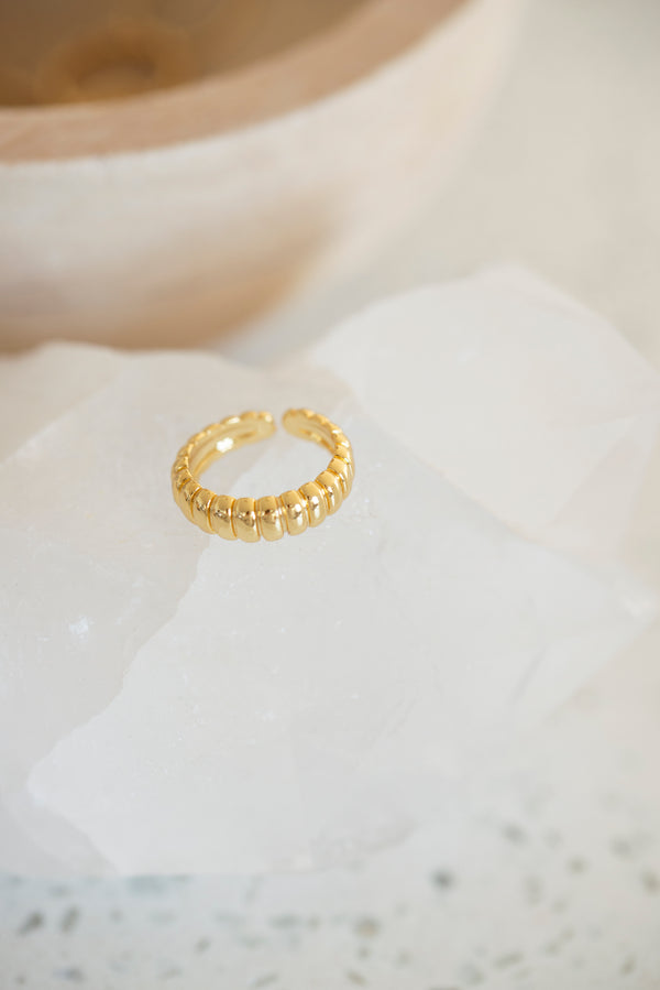 Dainty Croissant Ring